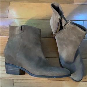 6.5 taupe hidden wedge booties - crown vintage